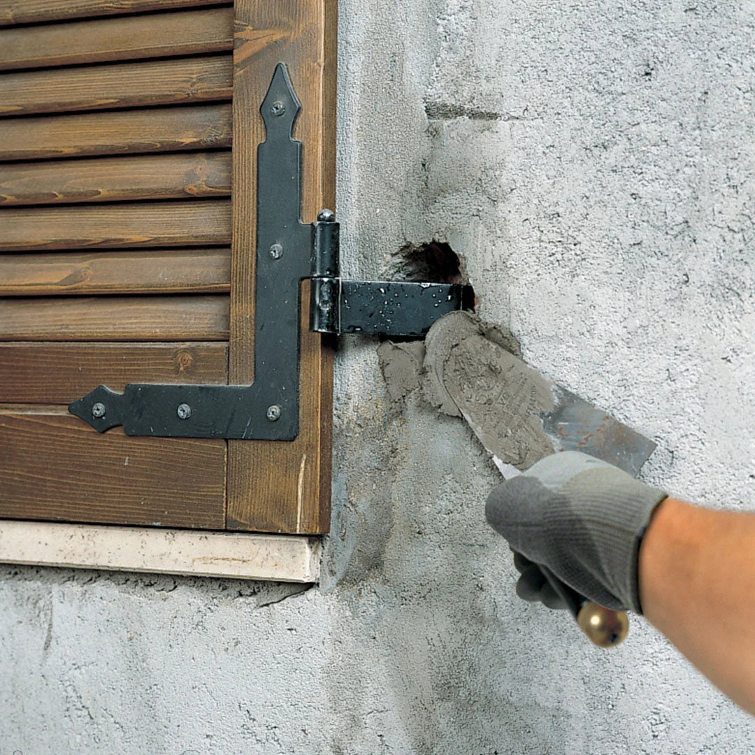 Bag of Mapei Lampocem – rapid-setting, shrinkage-free hydraulic binder for concrete and masonry fixings