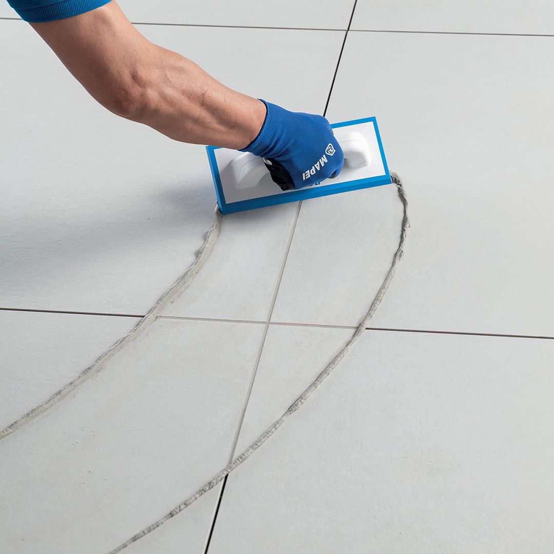 Ultracolor Plus fast-setting coloured tile grout with mould resistance, water repellency, and offset CO₂ emissions