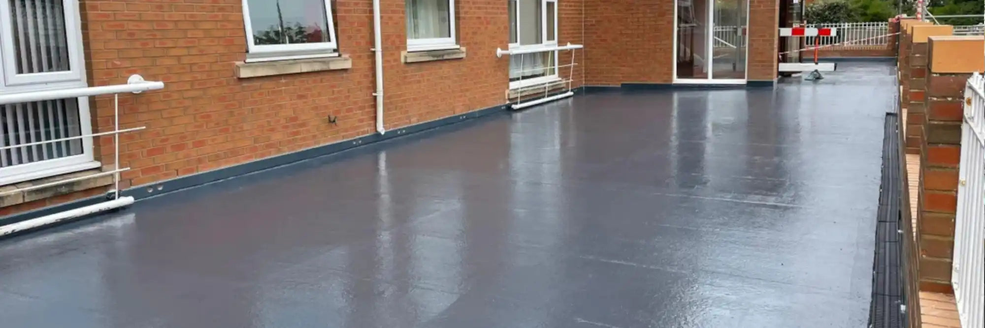 SilaCote - Moisture Triggered, Single Application Hydrophobic Instant Waterproof Liquid Membrane – Long Lasting Protection of New and Refurbished Flat Roofs, Balconies and Walkways - Perfect for UK Weather Conditions. What makes SilaCote different?