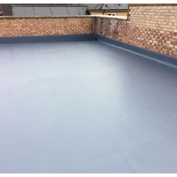 Flat gray roof installation with Ultraflex Roofing Kit 4, covering 100m² area